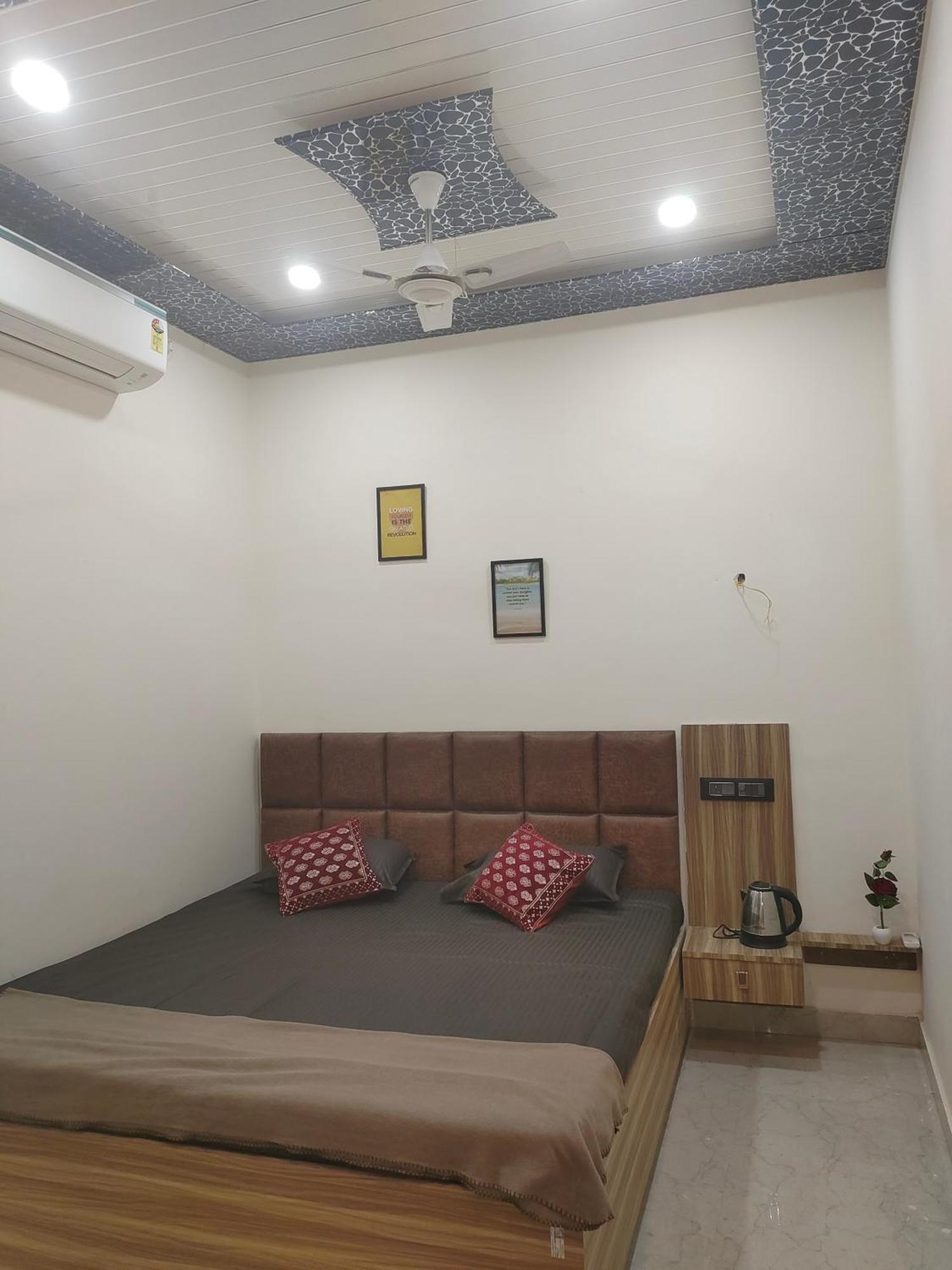 Banarasiya Stay Walking Distance To Banaras Railway Station バラナシ 部屋 写真